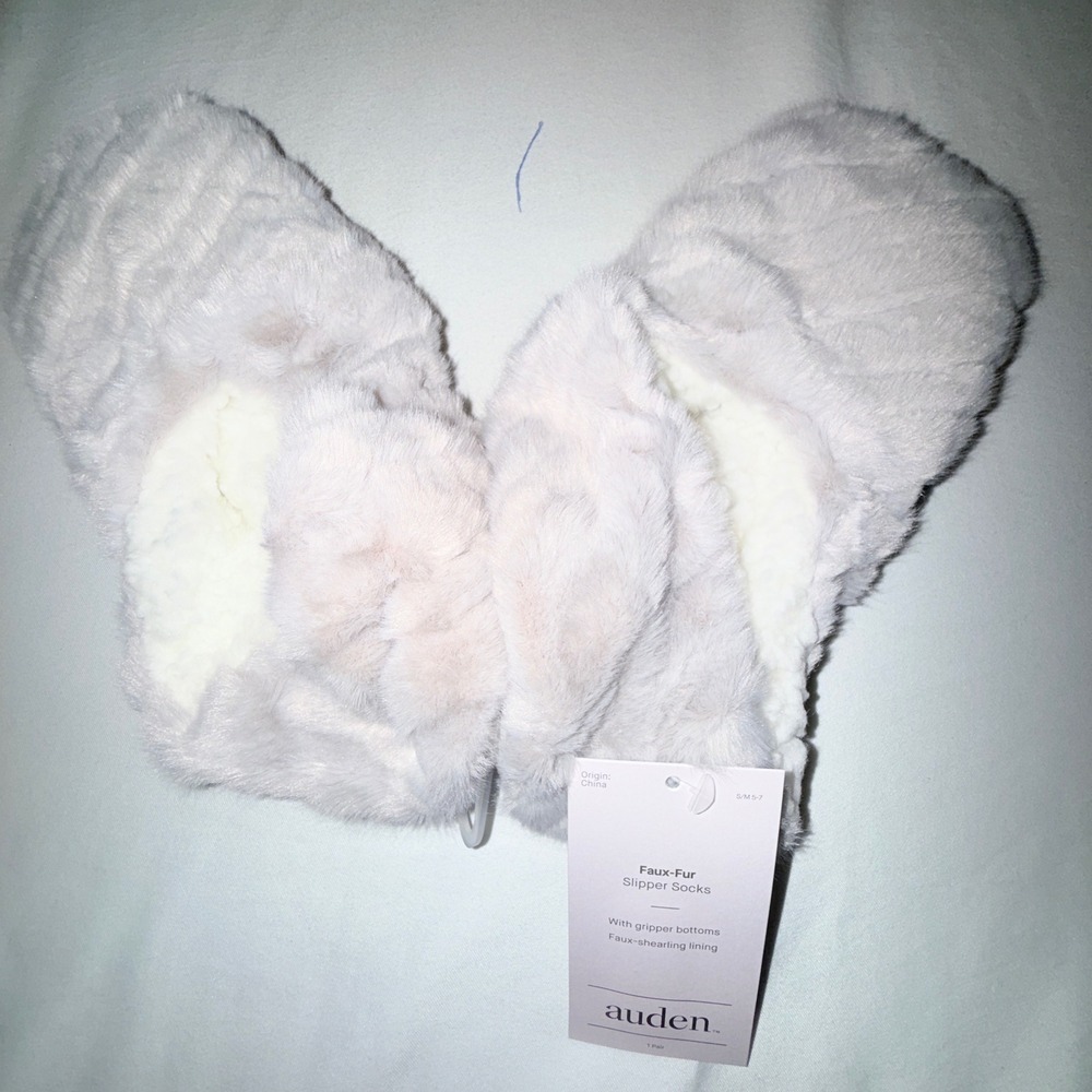 Auden‎ Faux Fur Slipper Socks Womens S/M 5-7 Light Gray NEW Gripper Bottoms Cozy
